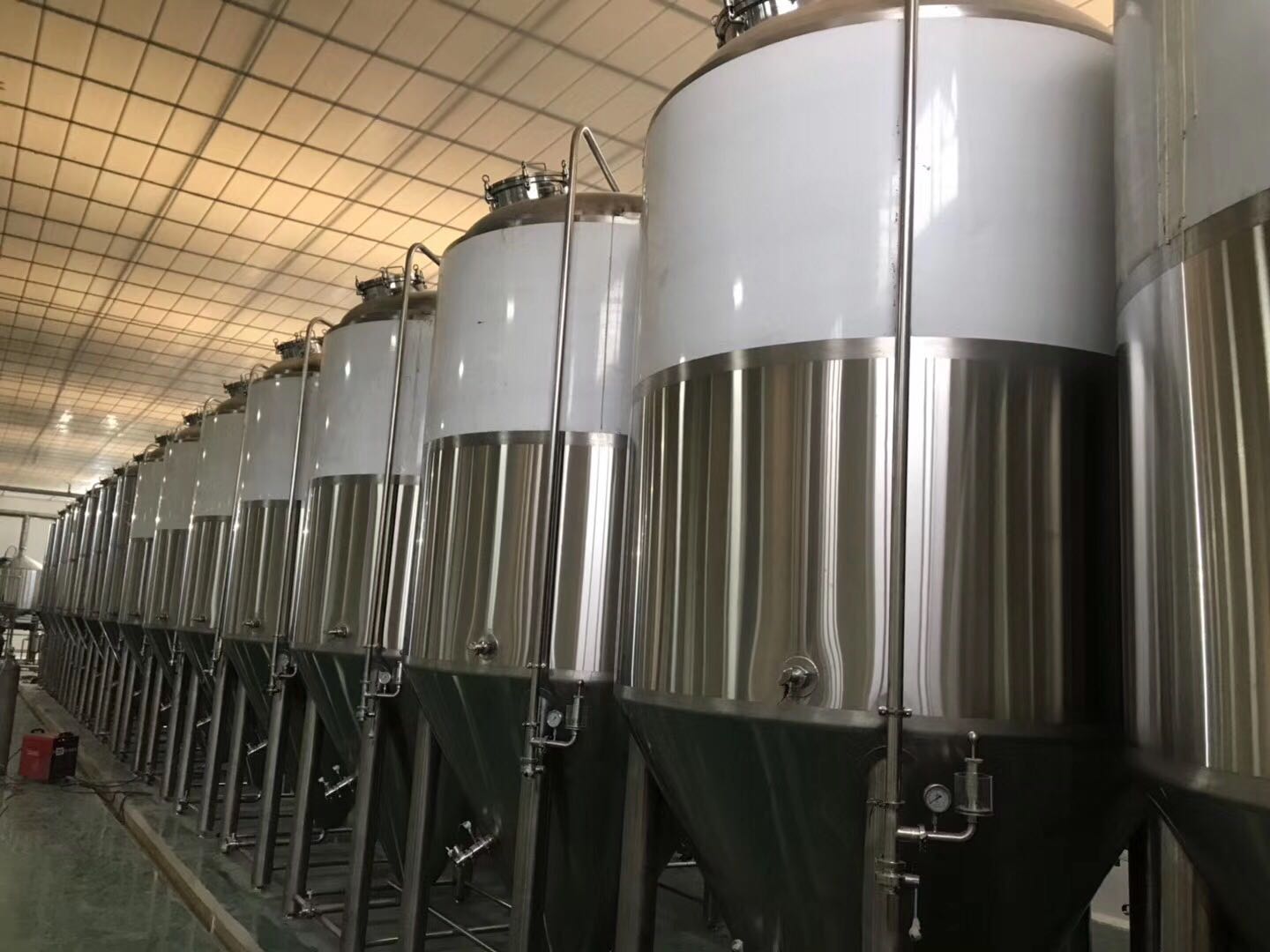 大型啤酒設備發酵罐 大型啤酒設備發酵罐